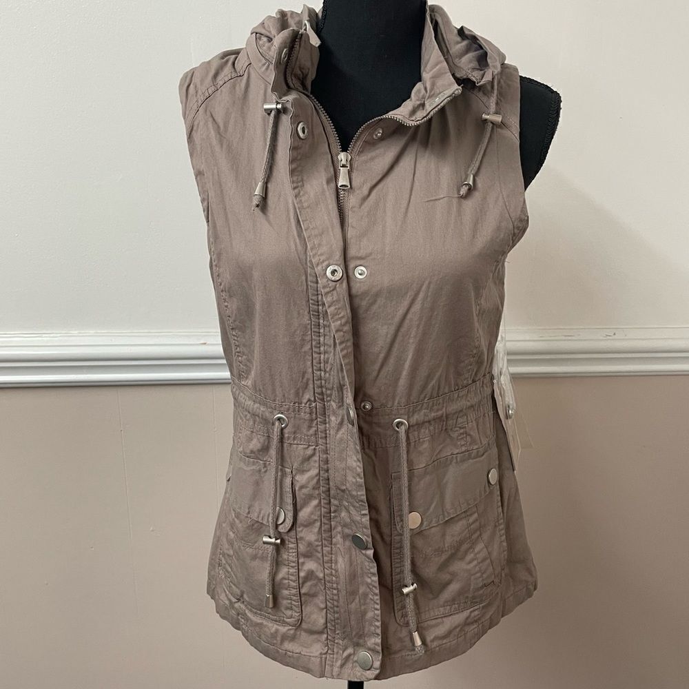 NWT YMI Essential Topper Zip Up Vest in Cinder- Small